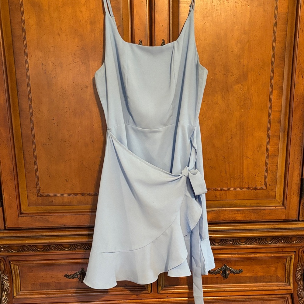 Elegant Light Blue Sleeveless Dress